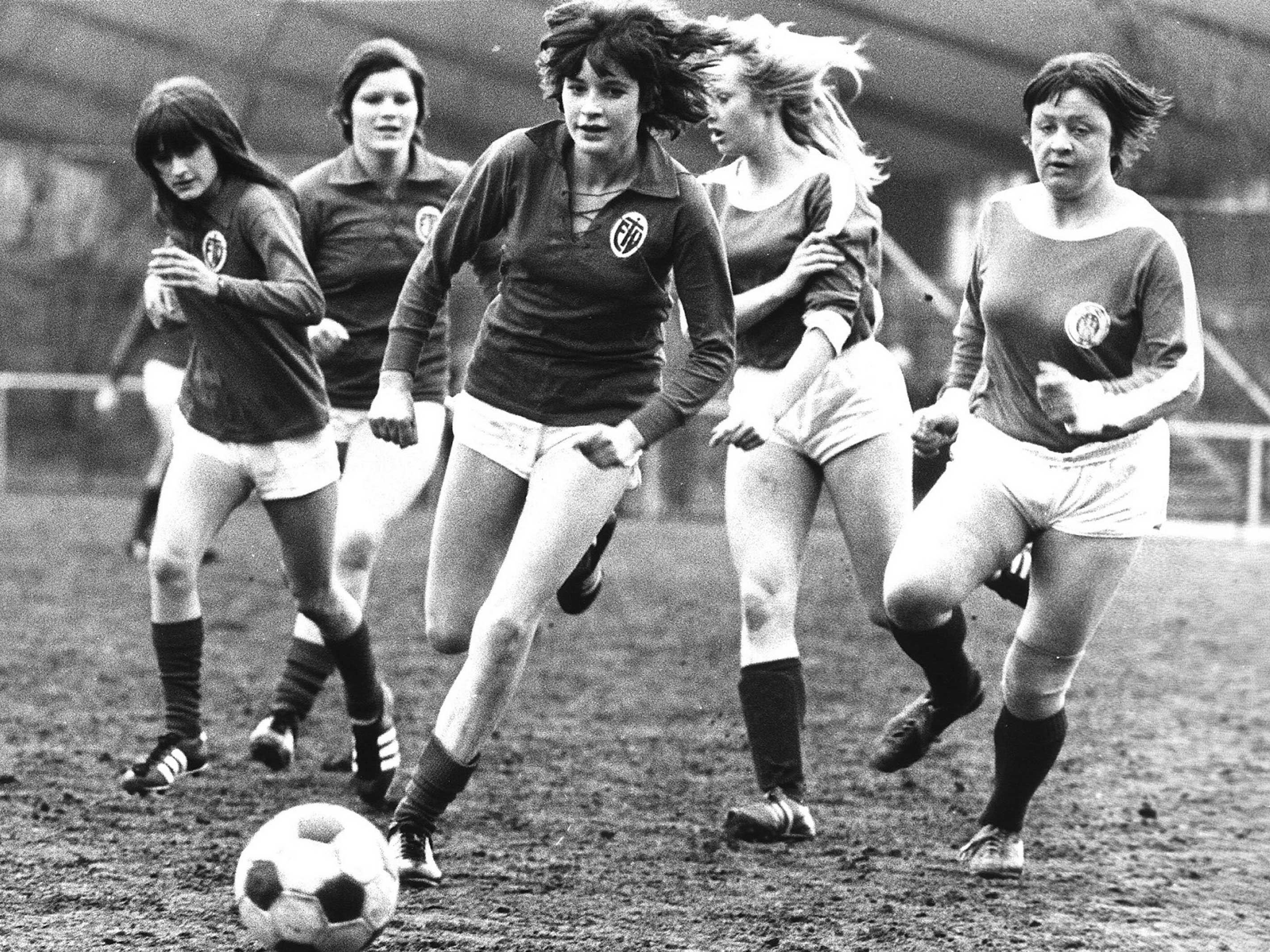 Das erste Frauen-Team des FC St. Pauli bei einer Partie gegen ETV Hamburg im März 1971.